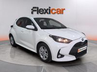Usado Toyota Yaris Hybrid Active 116 CV (85 kW) 2022 Blanco Berlina