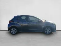 Usado Toyota Yaris 125 CV (91 kW) 2021 Gris / plata Utilitario