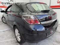 Usado Opel Astra GTC Enjoy 99 CV (72 kW) 2008 Negro Utilitario