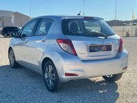Usado Toyota Yaris Active 90 CV (66 kW) 2012 Gris Utilitario