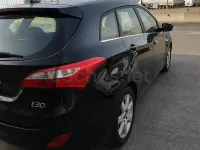 Usado Hyundai i30 Blackline 110 CV (80 kW) 2015 Negro Familiar
