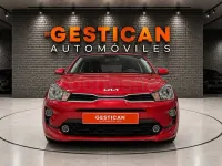 Usado Kia Rio 101 CV (74 kW) 2023 Rojo Berlina