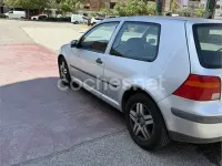 Usado VW Golf IV Highline 100 CV (73 kW) 2001 Gris / plata Berlina