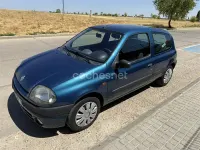 Usado Renault Clio 60 CV (44 kW) 2000 Azul Berlina