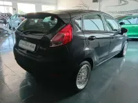Usado Ford Fiesta 82 CV (60 kW) 2015 Gris Utilitario