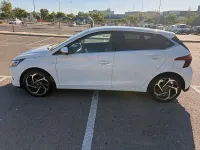 Usado Hyundai i20 100 CV (73 kW) 2022 Blanco Utilitario