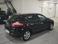Usado Renault Mégane III Dynamique 140 CV (102 kW) 2012 Negro Berlina