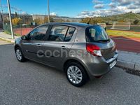 Usado Renault Clio II 90 CV (66 kW) 2010 Beige Berlina