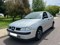 Usado Seat Cordoba 75 CV (55 kW) 2002 Gris / plata Berlina