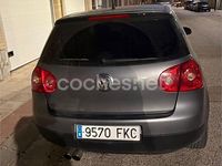 Usado VW Golf V Highline 102 HP (75 kW) 2007 Cinzento Sedan