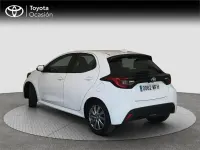 Usado Toyota Yaris Hybrid Active 116 CV (85 kW) 2023 Blanco Monovolumen