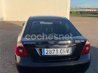Usado Ford Mondeo Ghia 130 CV (95 kW) 2005 Negro Berlina