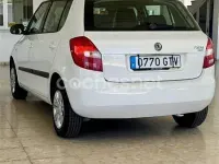Usado Skoda Fabia 60 CV (44 kW) 2010 Blanco Berlina