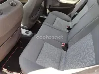 Usado Seat Ibiza Sport 100 CV (73 kW) 2006 Rojo Utilitario