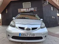 Usado Toyota Aygo 54 CV (39 kW) 2007 Gris / plata Utilitario