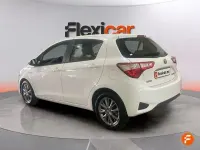 Usado Toyota Yaris Hybrid Active 100 CV (73 kW) 2019 Blanco