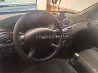 Usado Ford Focus Ghia 115 CV (84 kW) 2002 Gris / plata Familiar