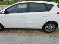 Usado Toyota Auris Active 90 CV (66 kW) 2015 Blanco Berlina