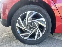 Usado Hyundai i20 101 CV (74 kW) 2025 Rojo Utilitario