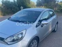 Usado Kia Rio 90 CV (66 kW) 2012 Gris / plata Berlina