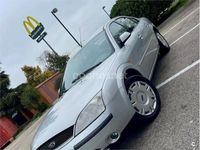 Usado Ford Mondeo Trend 130 CV (95 kW) 2002 Gris / plata Berlina