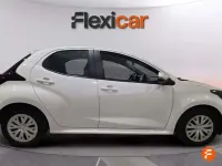 Usado Toyota Yaris Comfort 72 CV (52 kW) 2023 Blanco Utilitario