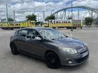 Usado Renault Mégane Dynamique 105 CV (77 kW) 2009 Gris / plata Berlina