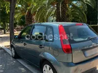 Usado Ford Fiesta Trend 68 CV (50 kW) 2003 Verde Utilitario