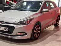 Usado Hyundai i20 90 CV (66 kW) 2017 Gris / plata Berlina