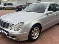 Usado Mercedes E200 122 CV (89 kW) 2005 Gris Berlina