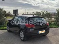Usado Opel Astra Edition 110 CV (80 kW) 2011 Negro Familiar
