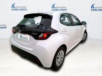Usado Toyota Yaris Hybrid Active 116 CV (85 kW) 2021 Blanco Berlina