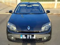 Usado Renault Laguna III GT 150 CV (110 kW) 2010 Negro Familiar