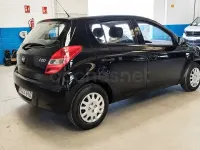 Usado Hyundai i20 Comfort 78 CV (57 kW) 2010 Negro Utilitario