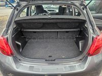 Usado Toyota Yaris Active 69 CV (50 kW) 2019 Gris / plata Berlina