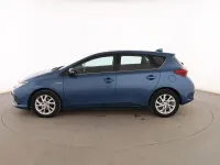 Usado Toyota Auris Hybrid Active 136 CV (100 kW) 2018 Azul Berlina
