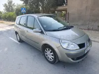 Usado Renault Grand Scénic II Dynamique 130 CV (95 kW) 2007 Gris / plata Monovolumen