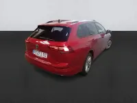 Usado VW Golf VIII Life 116 CV (85 kW) 2021 Rojo Familiar