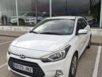 Begagnad Hyundai i20 90 HK (66 kW) 2016 Vit Sportkupé