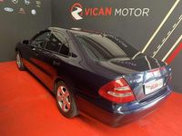 Usado Mercedes E220 150 CV (110 kW) 2002 Negro Berlina