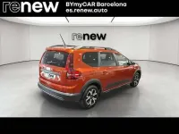 Usado Dacia Jogger Expression 140 CV (102 kW) 2023 Marrón Monovolumen