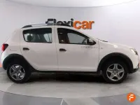 Usado Dacia Sandero Comfort 90 CV (66 kW) 2019 Blanco Utilitario