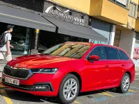 Usado Skoda Octavia Style 150 CV (110 kW) 2023 Rojo Familiar