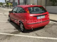 Usado Ford Focus Trend 100 CV (73 kW) 2004 Rojo Berlina