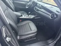 Usado Alfa Romeo Stelvio Sprint 190 CV (139 kW) 2022 Gris / plata SUV