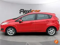 Usado Ford Fiesta 95 CV (69 kW) 2017 Rojo Utilitario