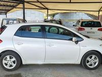 Käytetty Toyota Auris Hybrid Active 136 HP (100 kW) 2011 Valkoinen Sedan