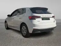 Usado Skoda Fabia Selection 95 CV (69 kW) 2024 Blanco Utilitario