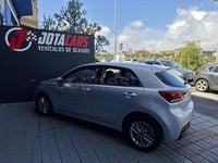 Usado Kia Rio 84 CV (61 kW) 2023 Gris / plata Berlina