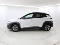 Usado Hyundai Kona 141 CV (103 kW) 2023 Atlas white/phantom black (sólido) SUV